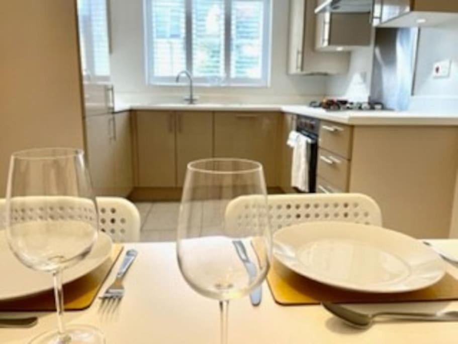 Modern Town House In Cotswolds - 3 Double Bedrooms Witney Exterior foto