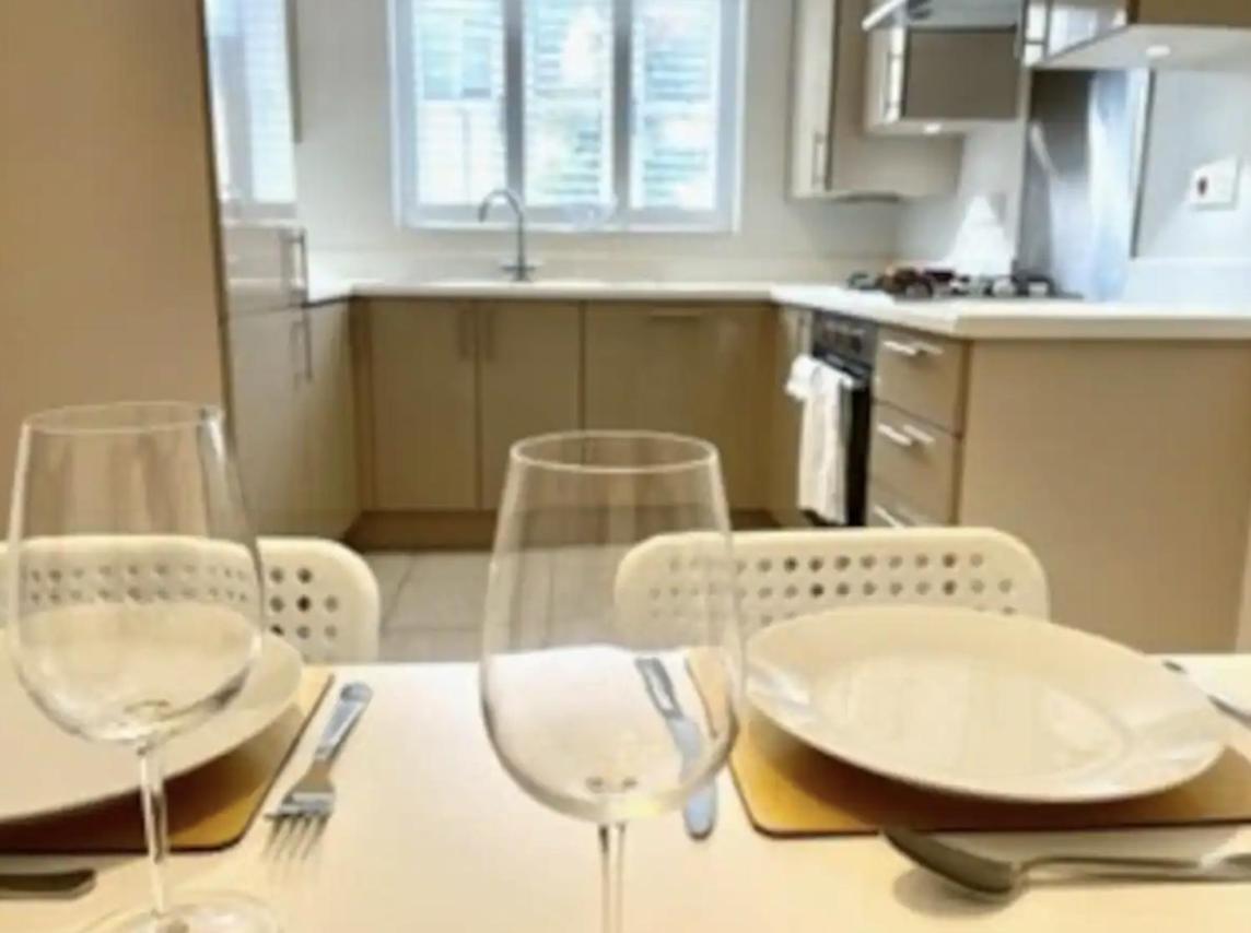 Modern Town House In Cotswolds - 3 Double Bedrooms Witney Exterior foto